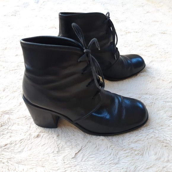 vintage black leather ankle boots / chunky heel / 7 - Picture 4 of 6